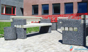 скамейка с камнем-1w