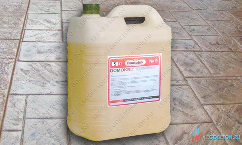Разделитель для печатного бетона Domokrit (жидкий, бесцветный) Жидкий разделитель для печатного бетона и декоративной штампованной штукатурки бесцветный. Продажа со склада в Москве