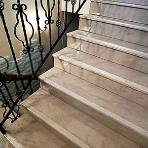 для ступеней лестниц